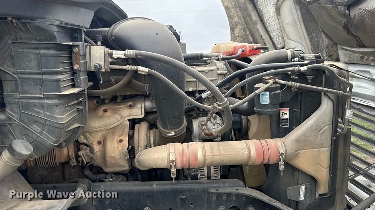 image for item ES5958 2017 Freightliner Cascadia 125 semi truck