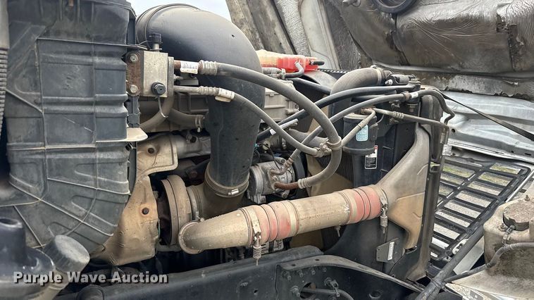 image for item ES5958 2017 Freightliner Cascadia 125 semi truck