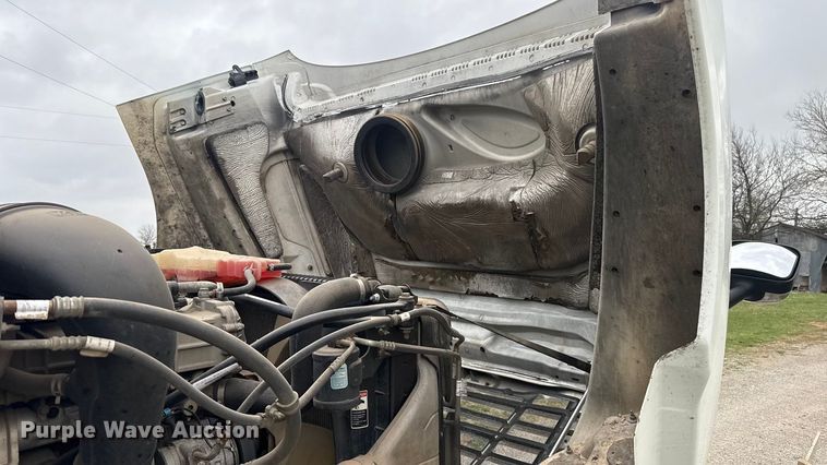 image for item ES5958 2017 Freightliner Cascadia 125 semi truck