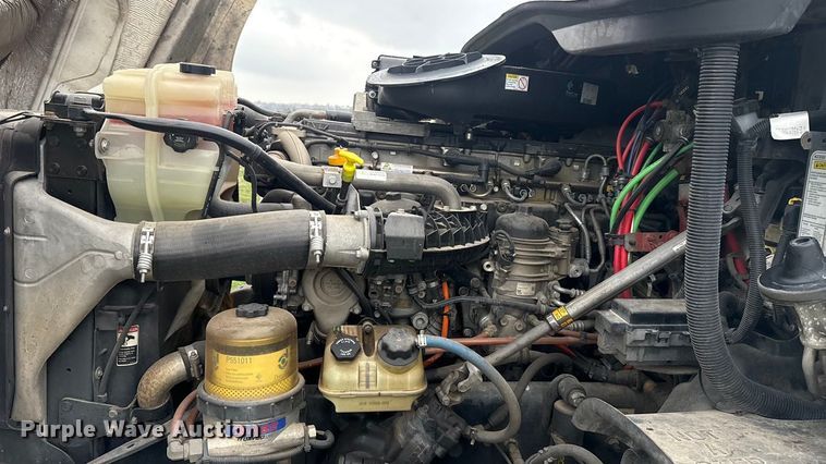 image for item ES5958 2017 Freightliner Cascadia 125 semi truck