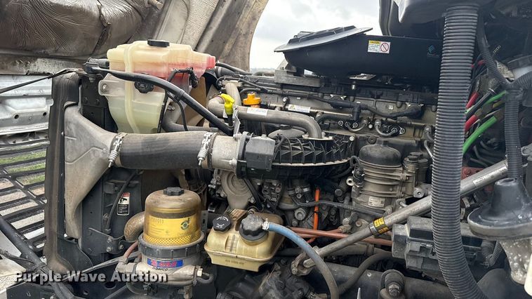 image for item ES5958 2017 Freightliner Cascadia 125 semi truck
