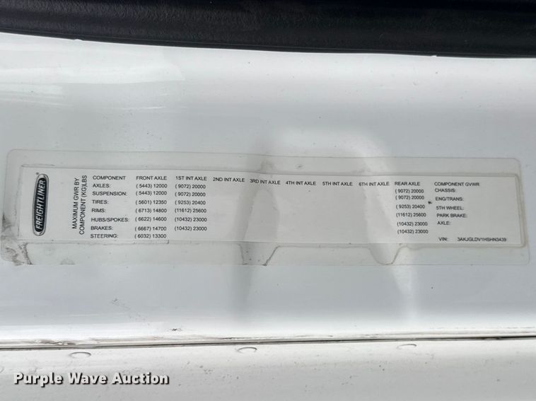 image for item ES5958 2017 Freightliner Cascadia 125 semi truck