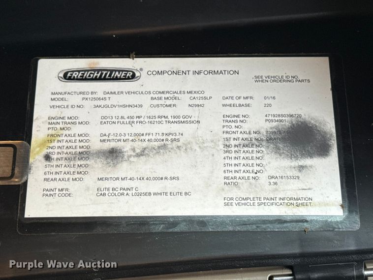 image for item ES5958 2017 Freightliner Cascadia 125 semi truck