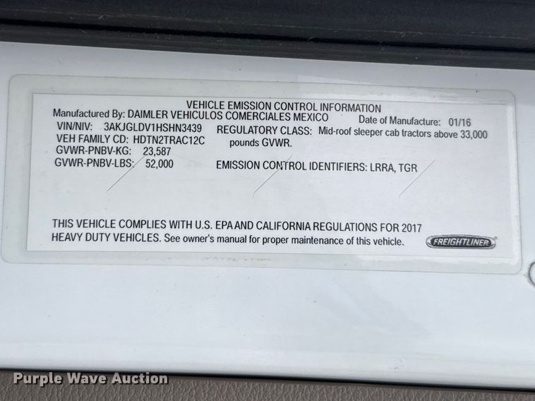 image for item ES5958 2017 Freightliner Cascadia 125 semi truck