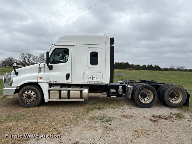 image for item ES5959 2017 Freightliner Cascadia 125  semi truck