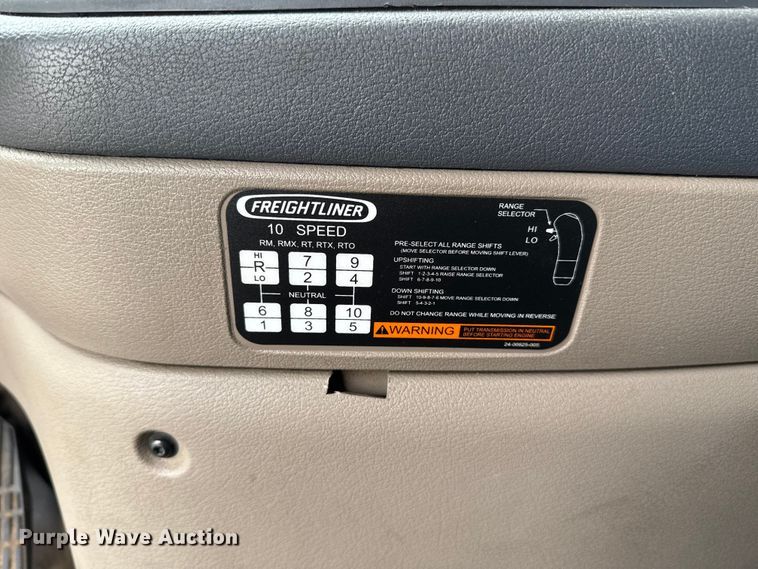 image for item ES5959 2017 Freightliner Cascadia 125  semi truck