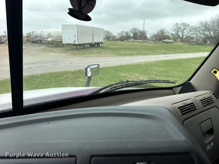 image for item ES5959 2017 Freightliner Cascadia 125  semi truck