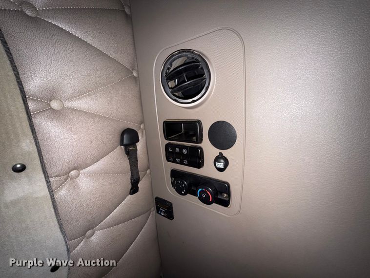 image for item ES5959 2017 Freightliner Cascadia 125  semi truck