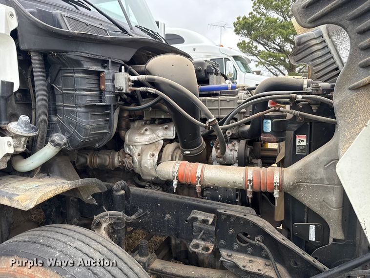 image for item ES5959 2017 Freightliner Cascadia 125  semi truck
