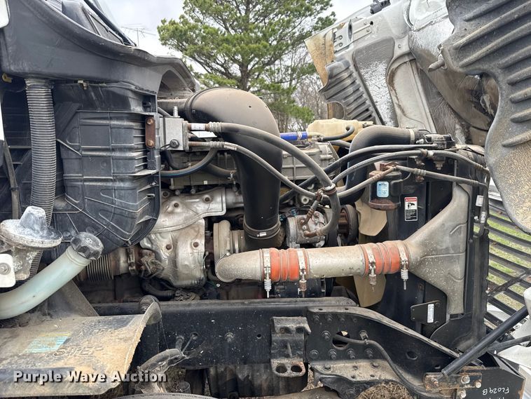 image for item ES5959 2017 Freightliner Cascadia 125  semi truck