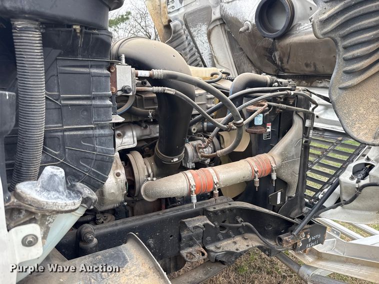 image for item ES5959 2017 Freightliner Cascadia 125  semi truck
