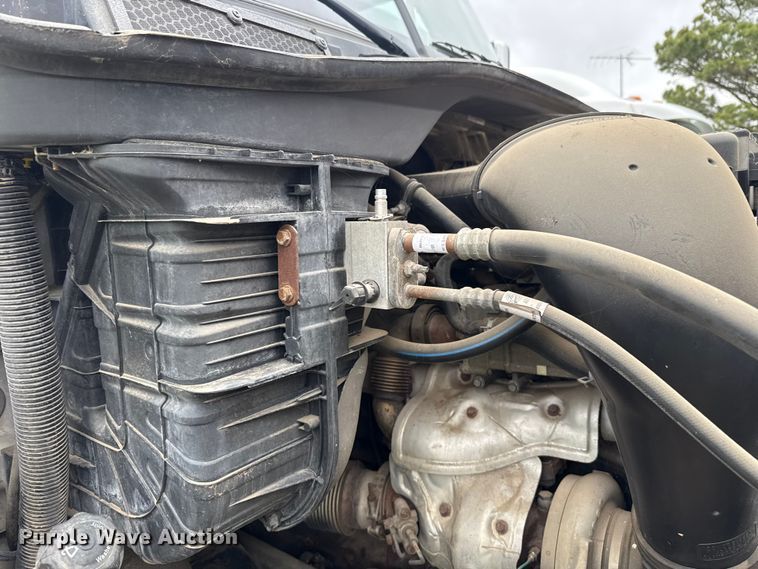 image for item ES5959 2017 Freightliner Cascadia 125  semi truck