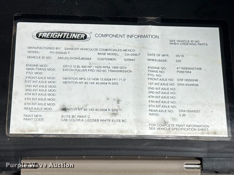 image for item ES5959 2017 Freightliner Cascadia 125  semi truck