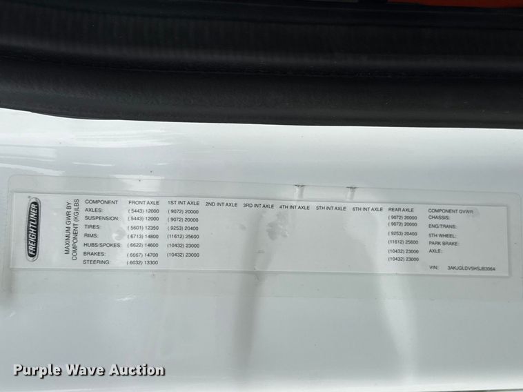 image for item ES5959 2017 Freightliner Cascadia 125  semi truck