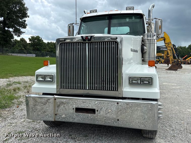 image for item ET2214 2014 Western Star 4900 semi truck