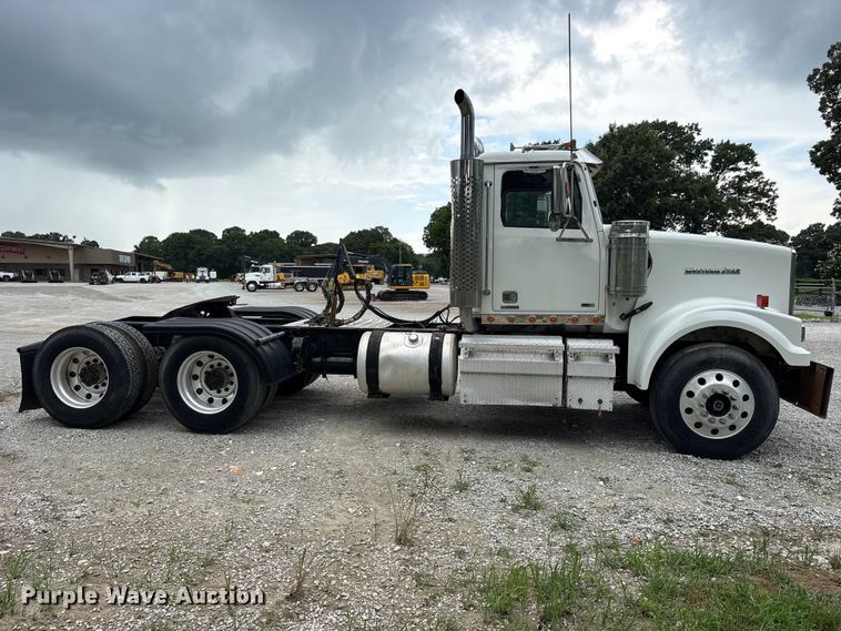 image for item ET2214 2014 Western Star 4900 semi truck