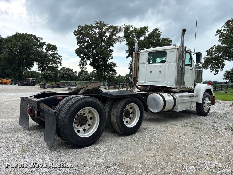 image for item ET2214 2014 Western Star 4900 semi truck