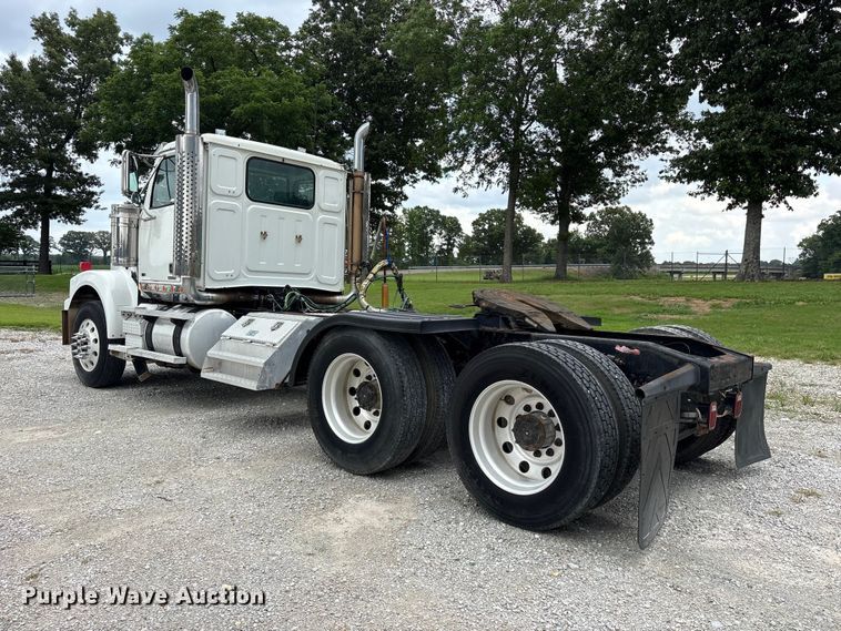 image for item ET2214 2014 Western Star 4900 semi truck