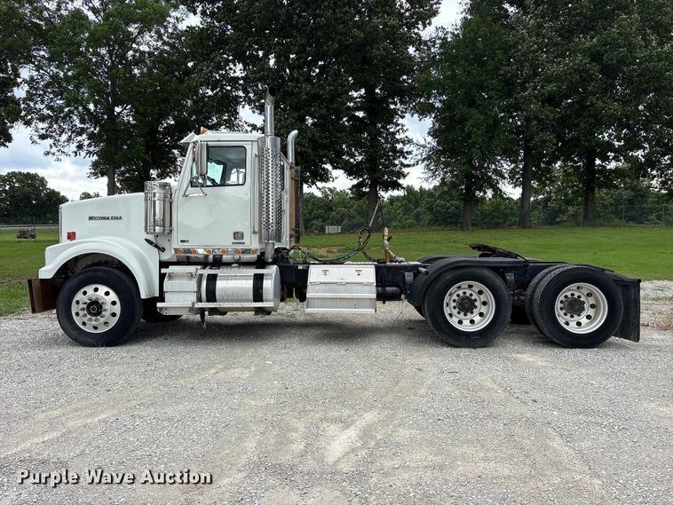 image for item ET2214 2014 Western Star 4900 semi truck