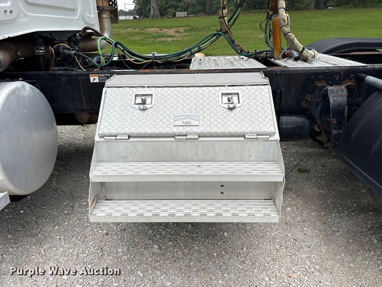 image for item ET2214 2014 Western Star 4900 semi truck