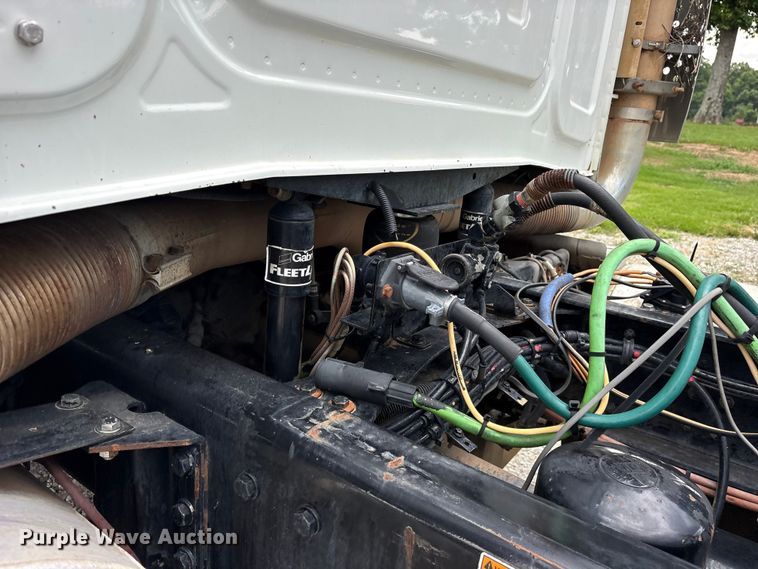 image for item ET2214 2014 Western Star 4900 semi truck