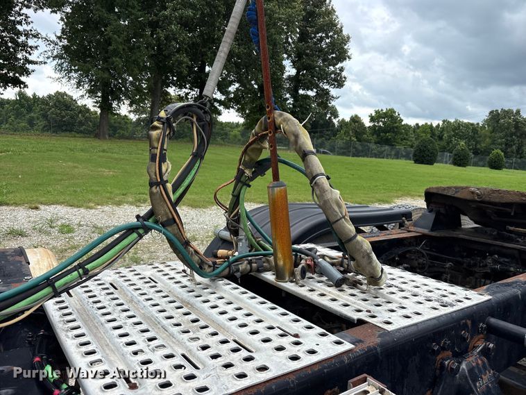 image for item ET2214 2014 Western Star 4900 semi truck