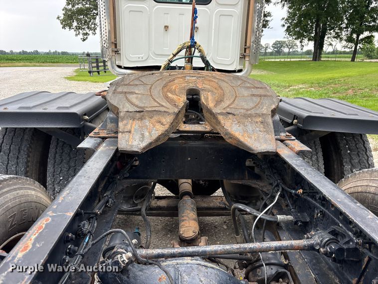 image for item ET2214 2014 Western Star 4900 semi truck