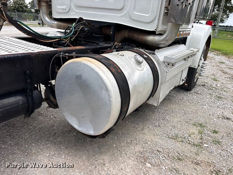 image for item ET2214 2014 Western Star 4900 semi truck
