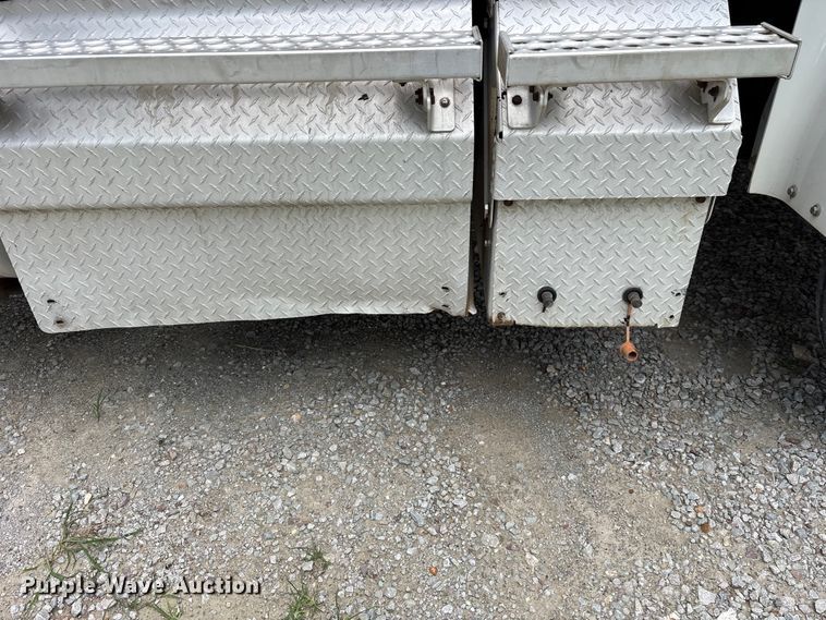image for item ET2214 2014 Western Star 4900 semi truck