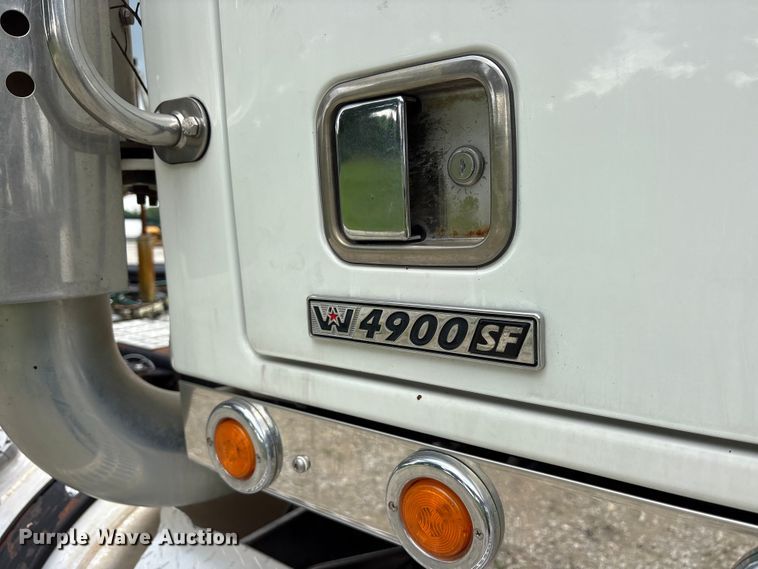 image for item ET2214 2014 Western Star 4900 semi truck