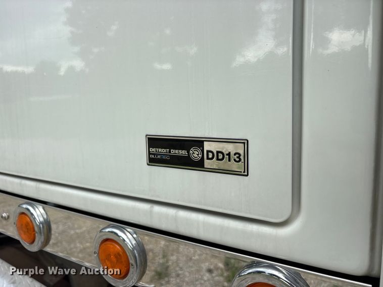 image for item ET2214 2014 Western Star 4900 semi truck