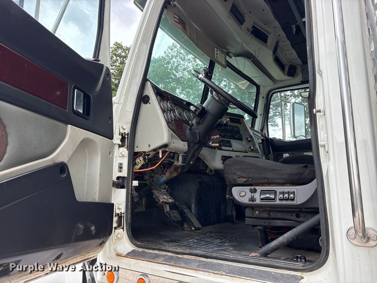 image for item ET2214 2014 Western Star 4900 semi truck
