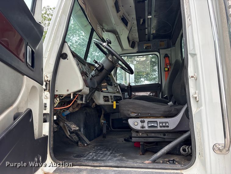 image for item ET2214 2014 Western Star 4900 semi truck