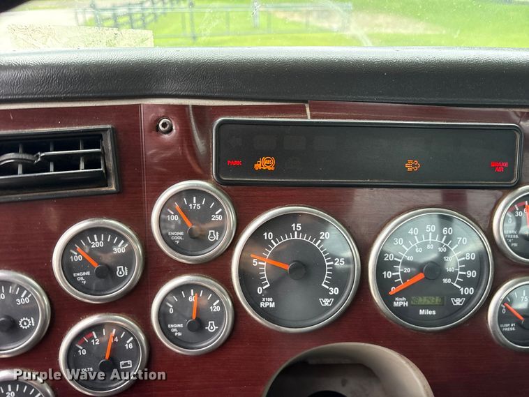 image for item ET2214 2014 Western Star 4900 semi truck