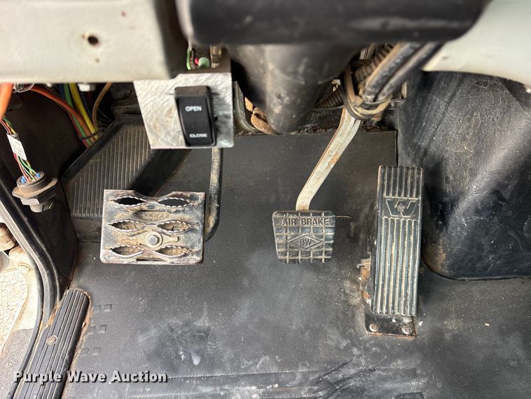 image for item ET2214 2014 Western Star 4900 semi truck