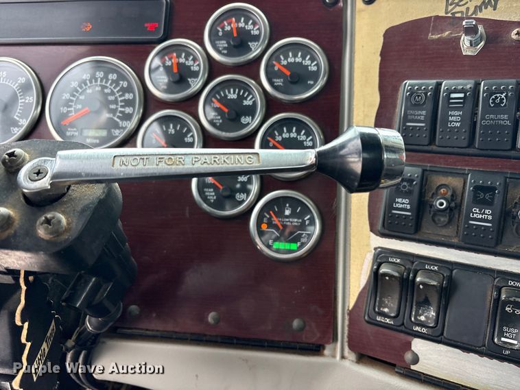 image for item ET2214 2014 Western Star 4900 semi truck