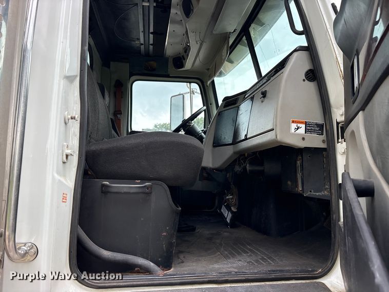 image for item ET2214 2014 Western Star 4900 semi truck