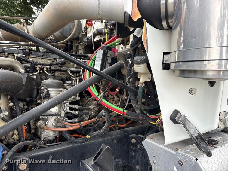 image for item ET2214 2014 Western Star 4900 semi truck