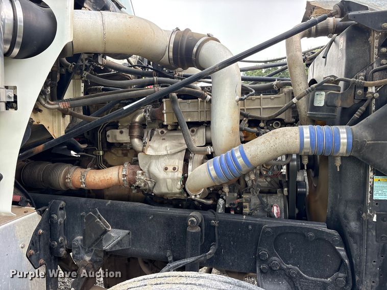 image for item ET2214 2014 Western Star 4900 semi truck