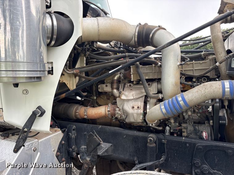 image for item ET2214 2014 Western Star 4900 semi truck
