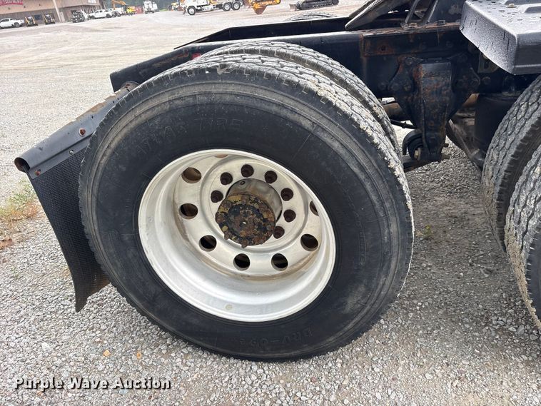 image for item ET2214 2014 Western Star 4900 semi truck