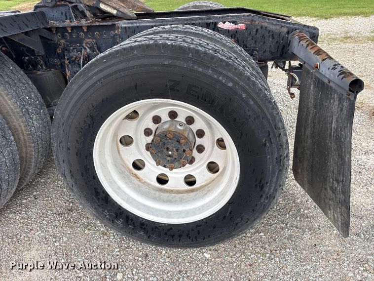 image for item ET2214 2014 Western Star 4900 semi truck
