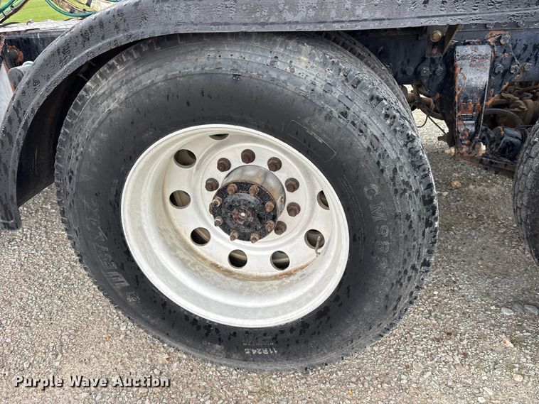 image for item ET2214 2014 Western Star 4900 semi truck