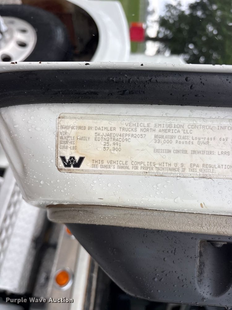 image for item ET2214 2014 Western Star 4900 semi truck