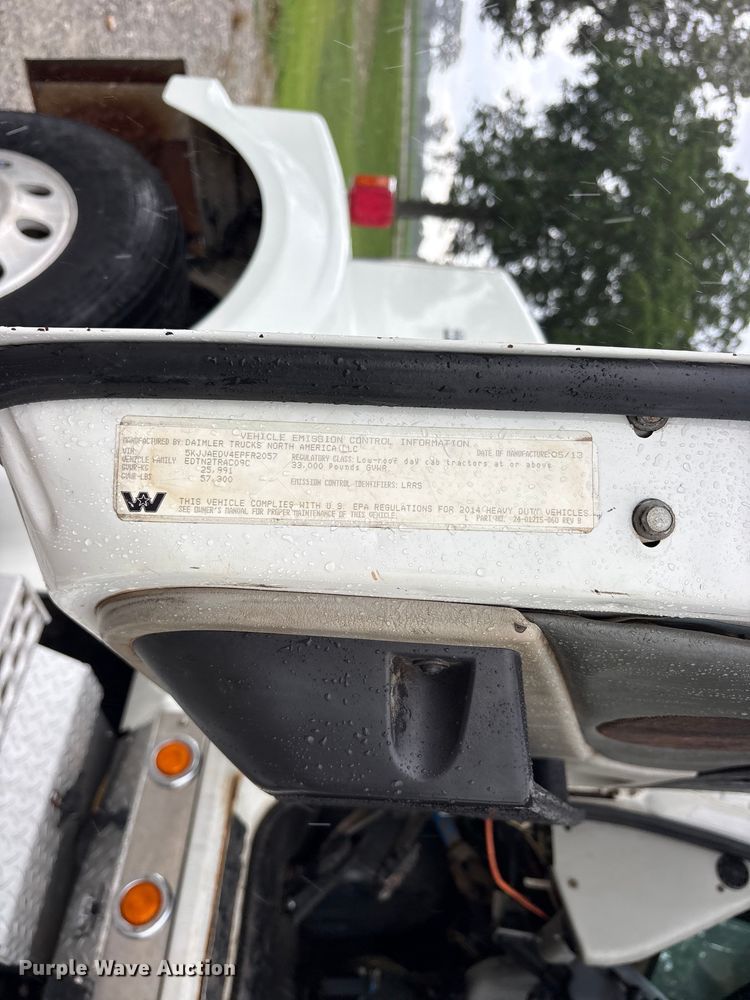 image for item ET2214 2014 Western Star 4900 semi truck