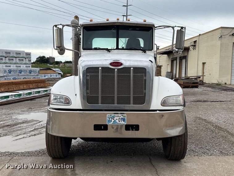 image for item ET6268 2012 Peterbilt 348 truck cab and chassis
