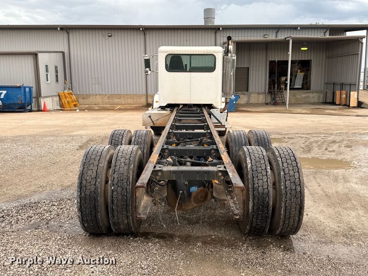 image for item ET6268 2012 Peterbilt 348 truck cab and chassis