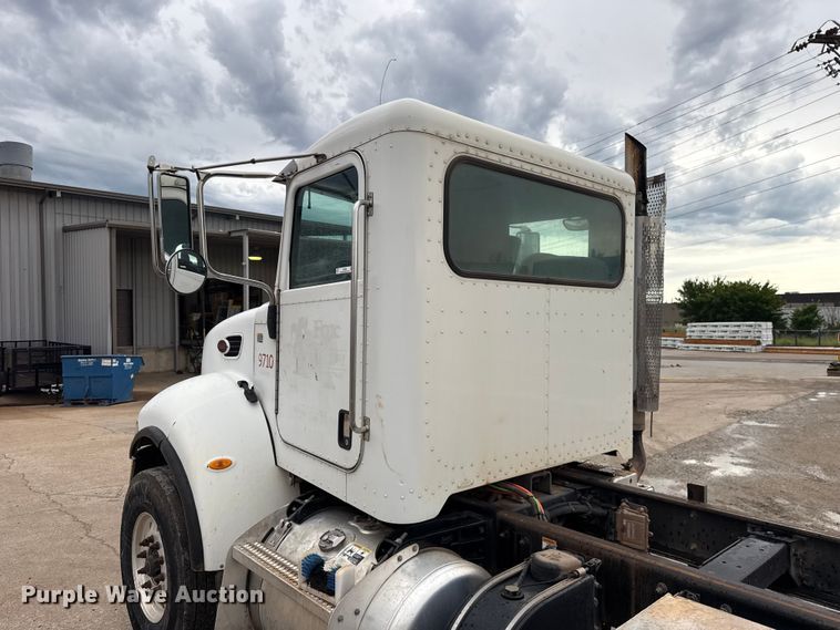 image for item ET6268 2012 Peterbilt 348 truck cab and chassis