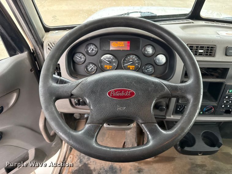 image for item ET6268 2012 Peterbilt 348 truck cab and chassis