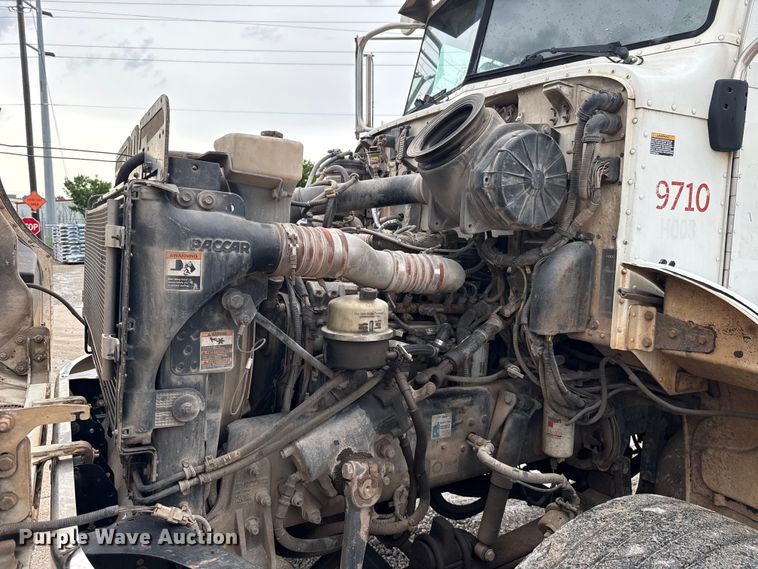 image for item ET6268 2012 Peterbilt 348 truck cab and chassis